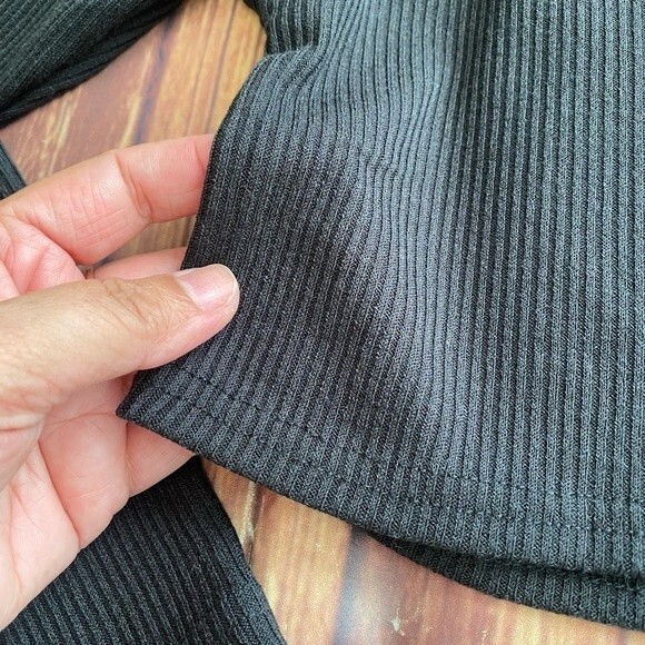 Genx Clothing Women’s Long Sleeve V Neck Rib Knitted Black Crop Top Size Small - Picture 7 of 10